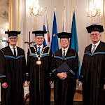 ČASTNI DOKTOR Univerze v Mariboru je na predlog Pravne fakultete postal prof. ddr. Günther Löschnigg (tretji z leve)