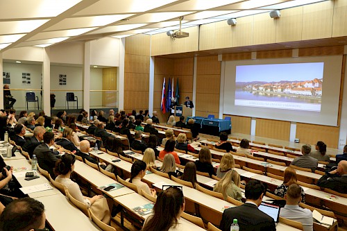 34. mednarodna konferenca MEDICINA, PRAVO IN DRUŽBA 2025  na temo Medicina in farmacija v službi zdravja