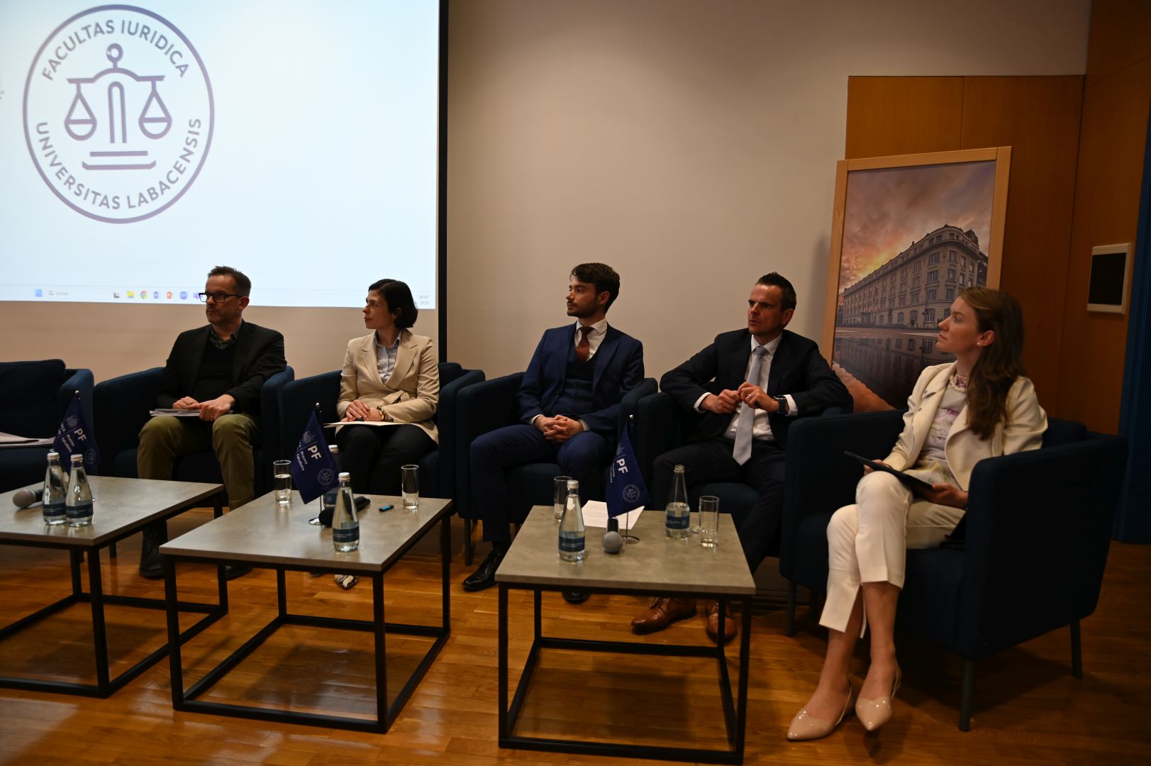 dr. Aleš Završnik, dr. Marjana Garzarolli, dr. Denis Baghrizabehi, dr. Matej Avbelj, dr. Maruša Tekavčič, dr. Maruša Tekavčic Veber na sekciji Digitalizacija pravosodja v teoriji in praksi (foto: Pravna fakulteta Univerze v Ljubljani) dr. Aleš Završnik, dr. Marjana Garzarolli, dr. Denis Baghrizabehi, dr. Matej Avbelj, dr. Maruša Tekavčič, dr. Maruša Tekavčic Veber na sekciji Digitalizacija pravosodja v teoriji in praksi (foto: Pravna fakulteta Univerze v Ljubljani)