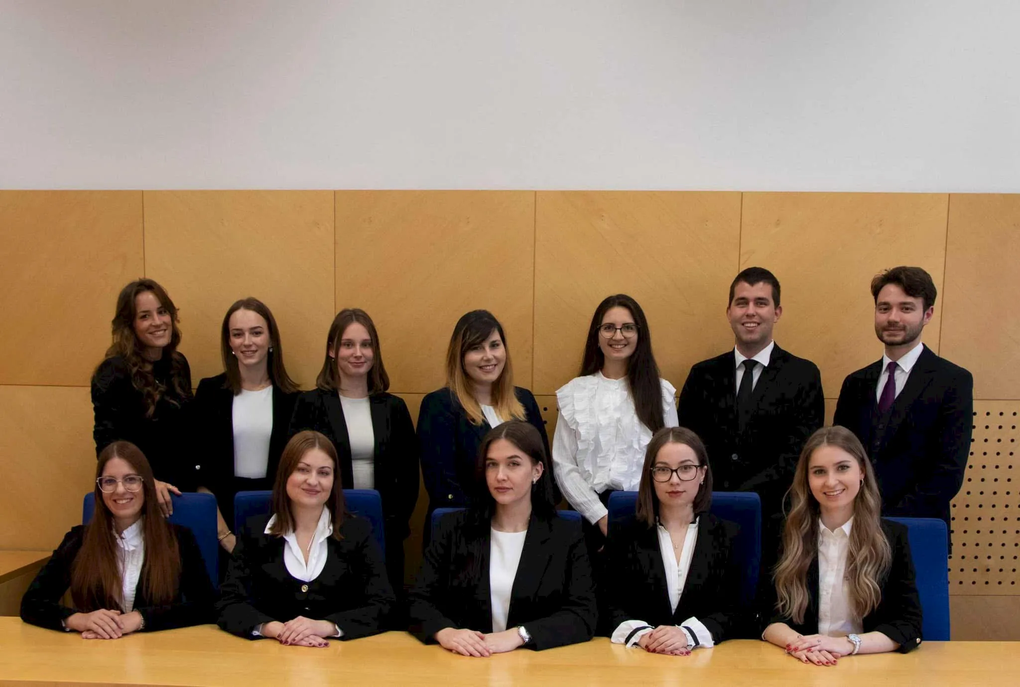 Ekipa tekmovalcev in mentorjev letošnjega tekmovanja Willem C. Vis International Commercial Arbitration Moot Ekipa tekmovalcev in mentorjev letošnjega tekmovanja Willem C. Vis International Commercial Arbitration Moot
