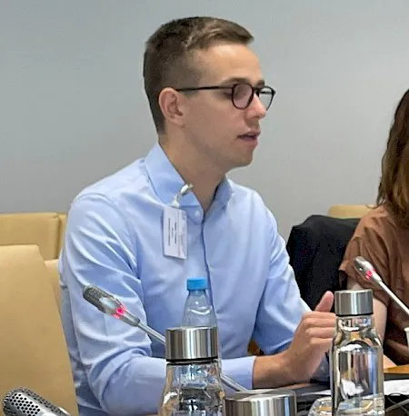 Doc. dr. Aljoša Polajžar za govorniškim pultom