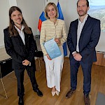 Teodora Kordiš z mentorjema asist. Janom Stajnkom in prof. dr. Miho Šepcem
