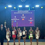 Razglasitev rezultatov, da je Sashka Koleska balkanska prvakinja v latinskoameriških plesih