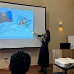 Asist. Lina Burkelc Juras med predavanjem