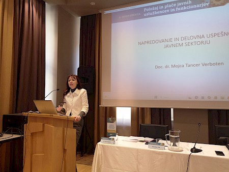 Za govorniški pultom doc. dr. Mojca Tancer Verboten Za govorniški pultom doc. dr. Mojca Tancer Verboten