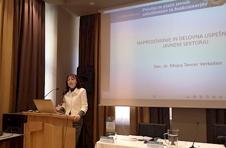 Za govorniški pultom doc. dr. Mojca Tancer Verboten Za govorniški pultom doc. dr. Mojca Tancer Verboten