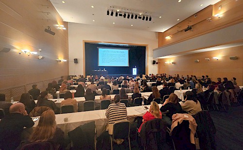 Predavanje v Turnerjevi dvorani Predavanje v Turnerjevi dvorani