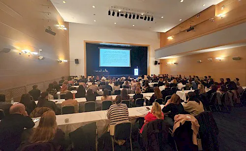 Predavanje v Turnerjevi dvorani