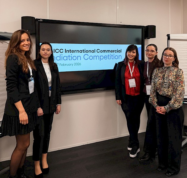 Anja Triller, Altina Lami, Nina Sumrak z mentoricama asist. Lino Burkelc Juras in Petro Zupančič