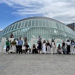 Skupinska fotografija pred napisom Valencia