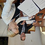 Dekanica Pravne fakultete Nove univerze, doc. dr. Katarina Vatovec, v ozadju prof. dr. Miha Juhart s PF UL